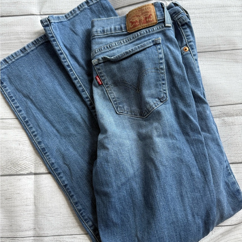 Levi's Women's Straight Leg Jeans in Classic Blue - Picture 9 of 9